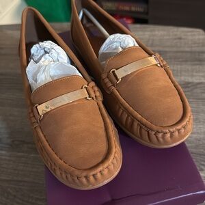 NIB Gloria Vanderbilt Katherine Loafers in Whiskey Size 6